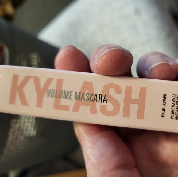 Mascara - Picture 2 of 3